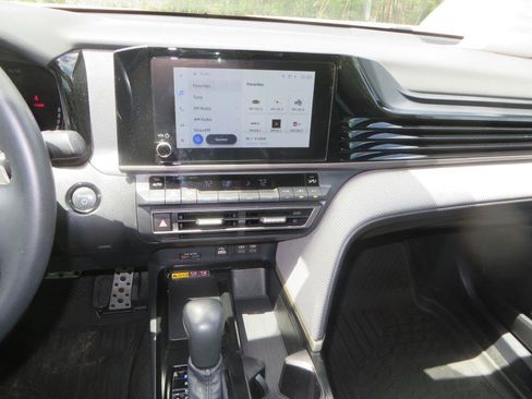 Used 2025 Toyota Camry SE image 20