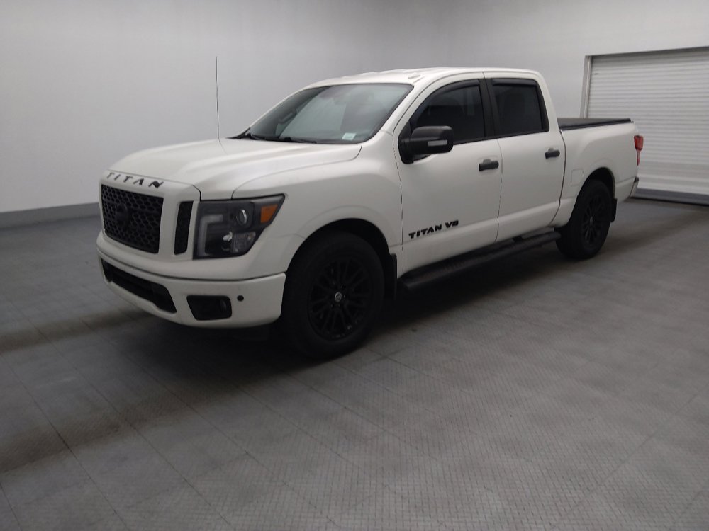 Used 2018 Nissan Titan SV w/ SV Convenience Package RWD image 2