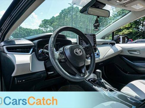 Used 2021 Toyota Corolla LE FWD image 18