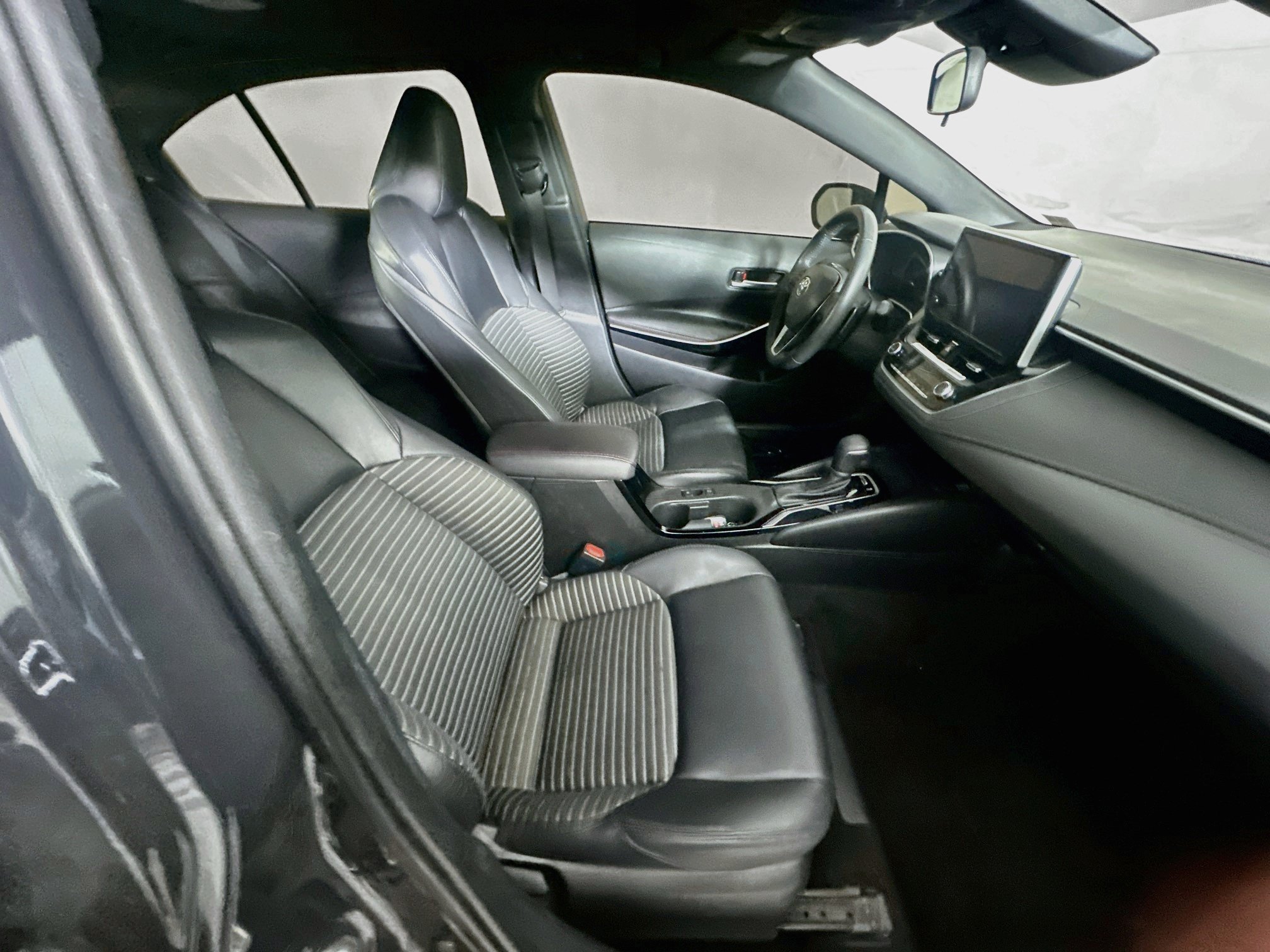 Used 2024 Toyota Corolla XSE FWD image 30
