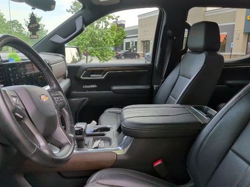 Used 2024 Chevrolet Silverado 1500 High Country w/ Technology Package AWD/4WD image 5