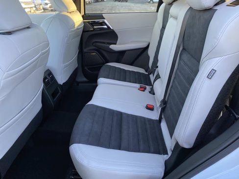 New 2026 Mitsubishi Outlander SE image 6