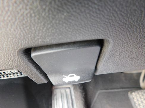 Used 2020 Chevrolet Equinox LS w/ LS Convenience Package image 27