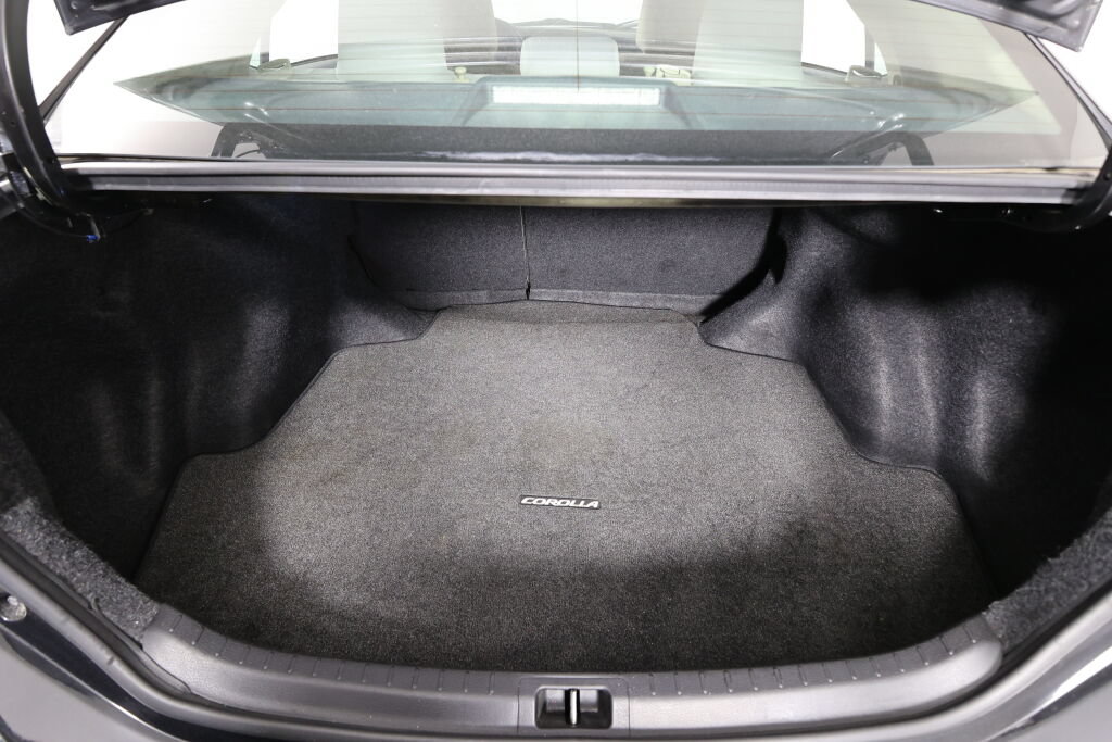 Used 2014 Toyota Corolla LE FWD image 18