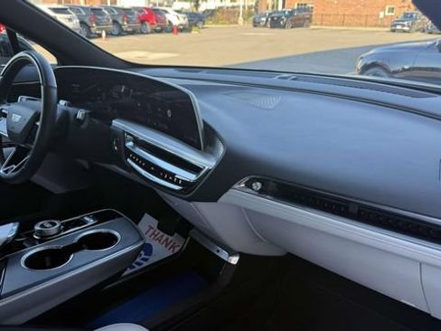 Certified 2024 Cadillac Lyriq Luxury AWD/4WD image 21