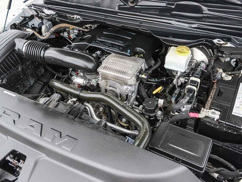 Used 2024 RAM 1500 Laramie AWD/4WD image 27