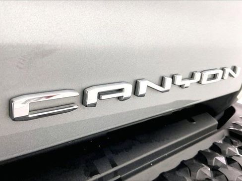 Used 2023 GMC Canyon Denali image 7
