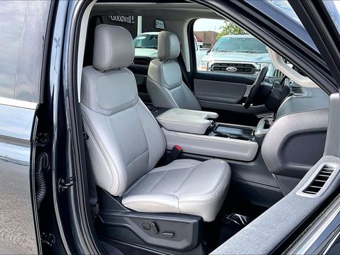 Certified 2025 Ford Expedition Active AWD/4WD image 7