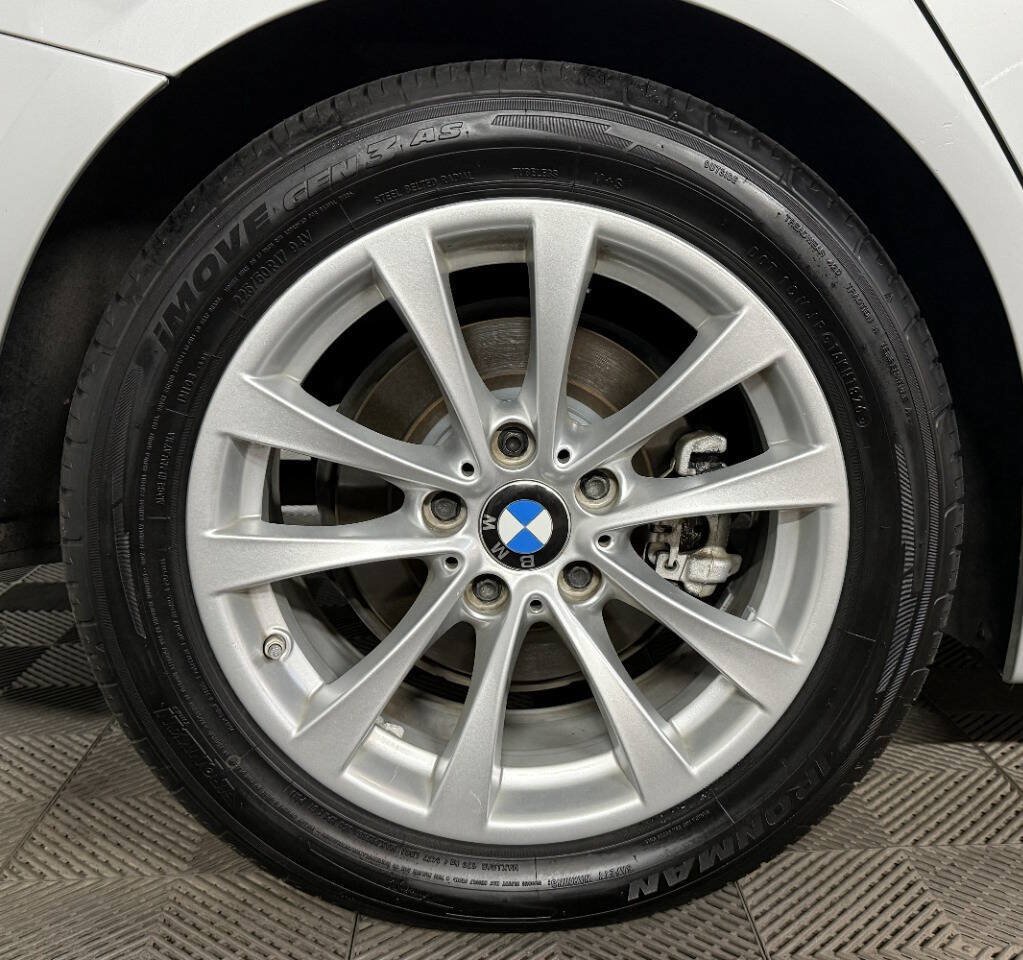 Used 2017 BMW 320i Sedan RWD image 21