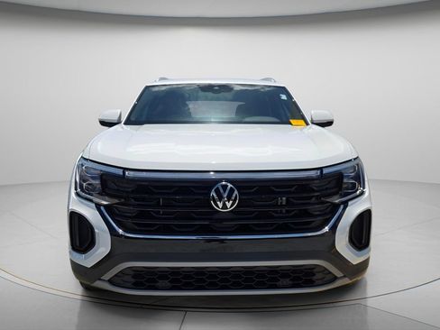 Certified 2024 Volkswagen Atlas Cross Sport SE FWD image 3