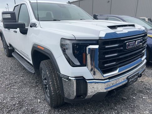 Used 2024 GMC Sierra 2500 Pro w/ Convenience Package AWD/4WD image 2