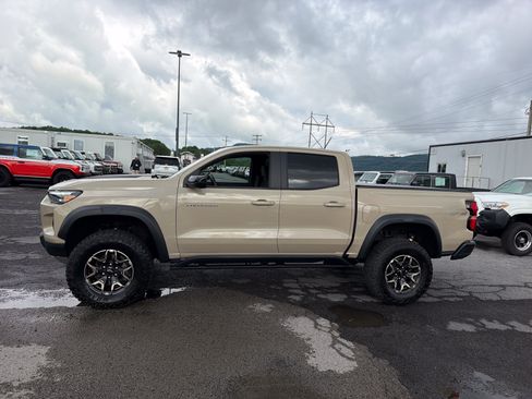 Used 2024 Chevrolet Colorado ZR2 w/ Technology Package AWD/4WD image 10
