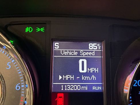 Used 2016 Chrysler Town & Country Touring w/ Driver Convenience Group FWD image 14