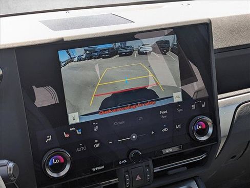 Used 2024 Lexus GX 550 w/ Cold Area Package AWD/4WD image 12