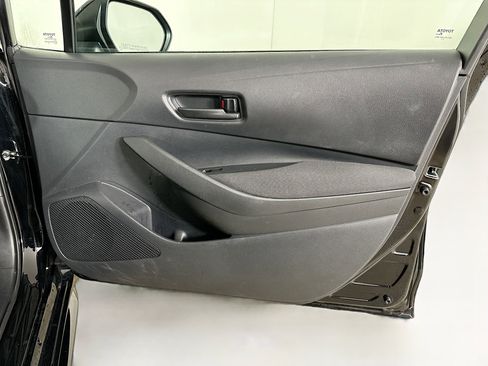 Used 2025 Toyota Corolla LE image 30