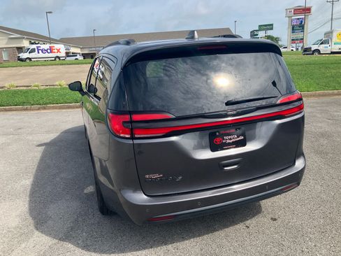 Used 2021 Chrysler Pacifica Touring w/ S Appearance Package FWD image 6
