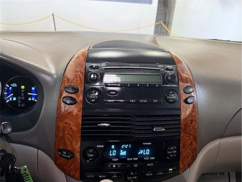 Used 2008 Toyota Sienna XLE image 36