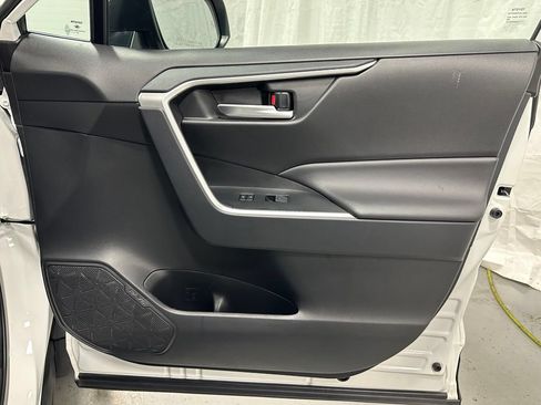 Used 2025 Toyota RAV4 XLE FWD image 55