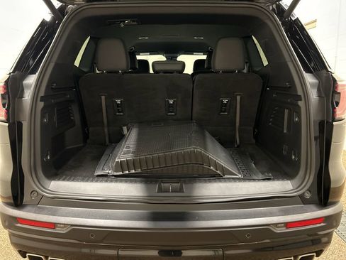 Used 2024 GMC Acadia AT4 w/ Luxury Package AWD/4WD image 17