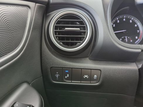 Used 2020 Hyundai Kona Limited FWD image 32