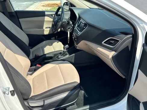 Used 2022 Hyundai Accent SE FWD image 14
