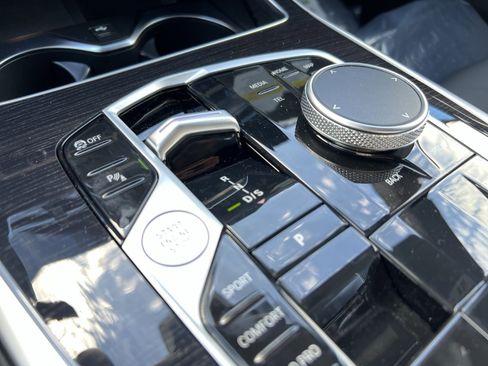 New 2026 BMW X7 xDrive40i w/ M Sport Package image 19