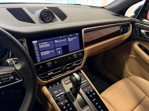 Used 2023 Porsche Macan AWD/4WD image 17