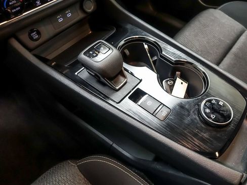 Used 2024 Nissan Rogue SV image 21