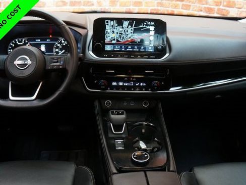 Used 2022 Nissan Rogue SL w/ SL Premium Package image 11