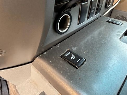 Used 2004 Nissan Titan LE w/ (Tow) Big Tow Pkg image 16