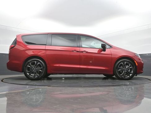 New 2026 Chrysler Pacifica Select image 52