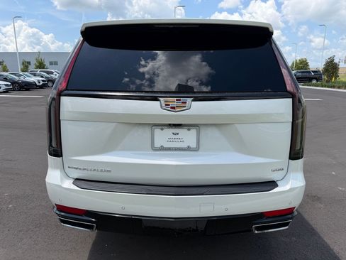 Used 2024 Cadillac Escalade Premium Luxury w/ Performance Package AWD/4WD image 10