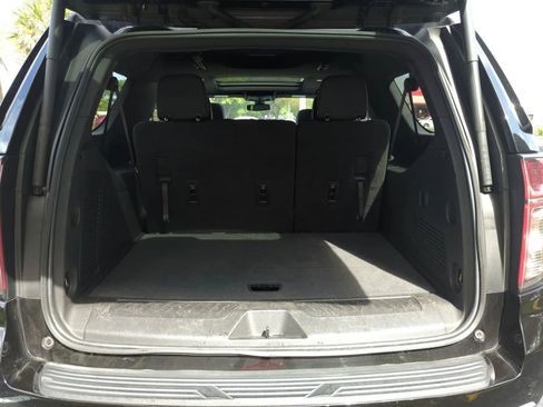 Used 2022 Chevrolet Suburban LT image 13