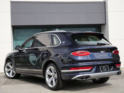 New 2025 Bentley Bentayga Extended Wheelbase image 3