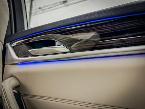 Used 2021 BMW 540i xDrive w/ M Sport Package image 25