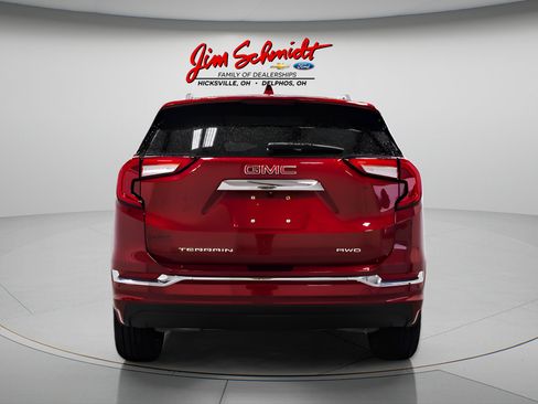 Used 2024 GMC Terrain Denali w/ Denali Premium Package AWD/4WD image 5