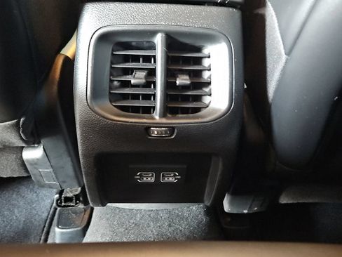Used 2021 Jeep Cherokee Latitude Plus AWD/4WD image 26