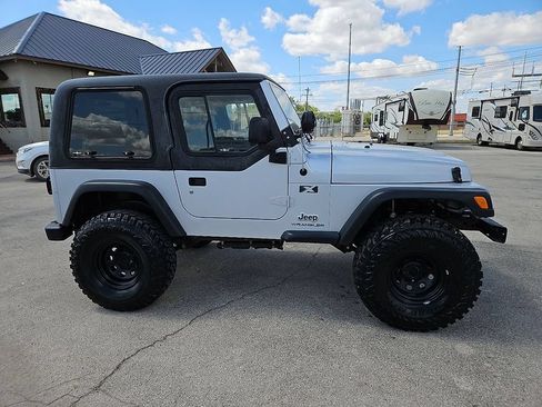 Used 2005 Jeep Wrangler X w/ Tire & Wheel Group (Ecco) AWD/4WD image 9