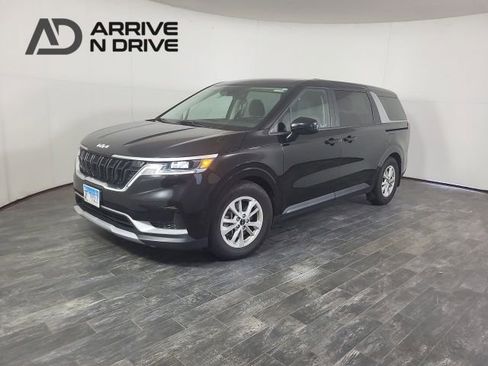 Used 2022 Kia Carnival LX image 1