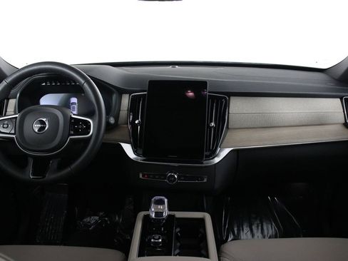Certified 2026 Volvo XC90 B6 Core image 7
