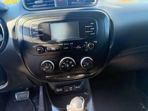 Used 2016 Kia Soul + image 21