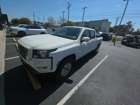 Used 2022 Nissan Frontier SV w/ Technology Package image 1