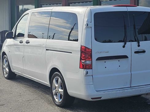 Used 2017 Mercedes-Benz Metris Passenger image 3