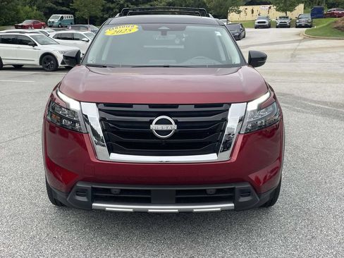 Used 2025 Nissan Pathfinder Platinum FWD image 2