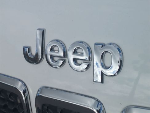 Used 2020 Jeep Cherokee Limited image 13