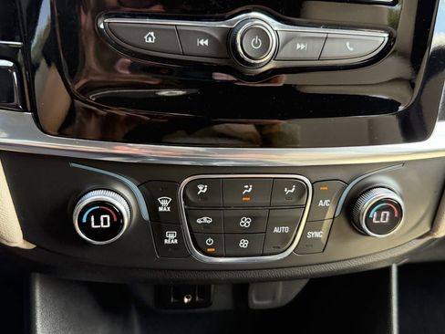 Used 2023 Chevrolet Traverse LS FWD image 24