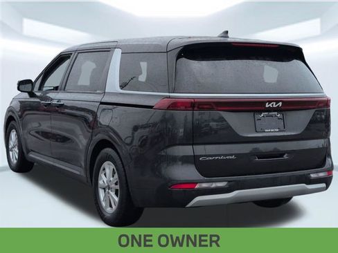 Used 2022 Kia Carnival LX image 3