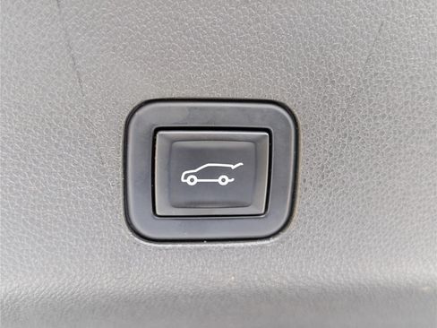 Used 2023 Chevrolet Tahoe High Country w/ Advanced Technology Package AWD/4WD image 17