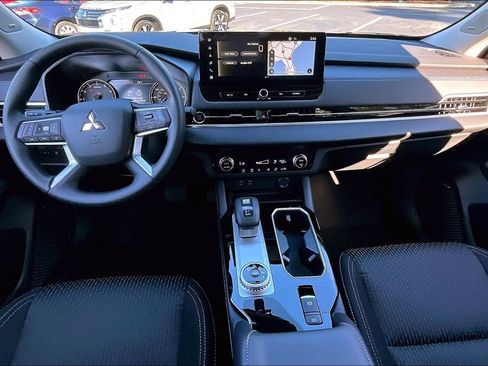 New 2026 Mitsubishi Outlander ES image 5