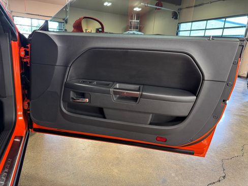 Used 2009 Dodge Challenger R/T w/ Electronics Convenience Group RWD image 34